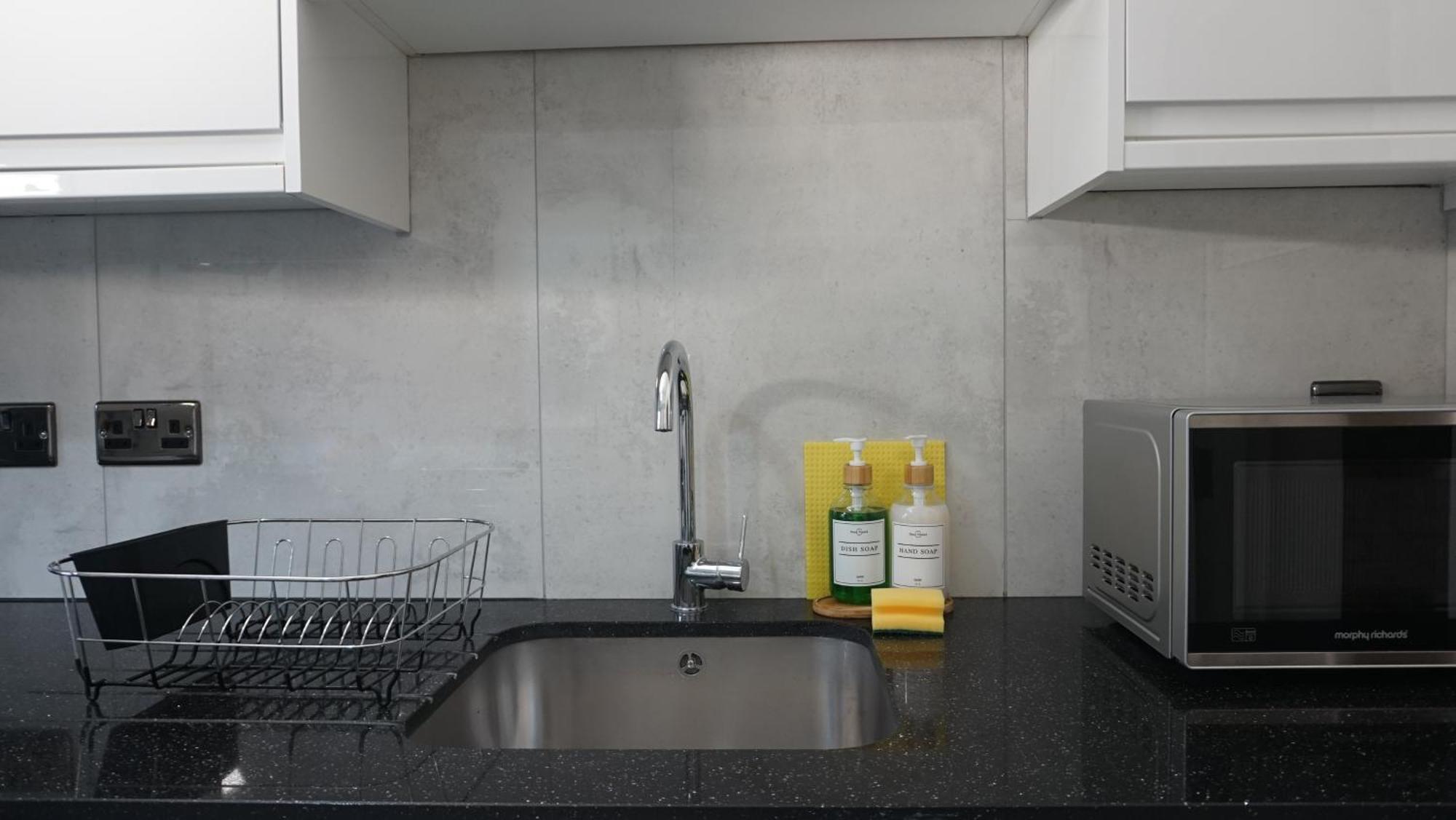 Beautiful London Home Sleeps 6, 2 Minutes To Metro Exterior photo