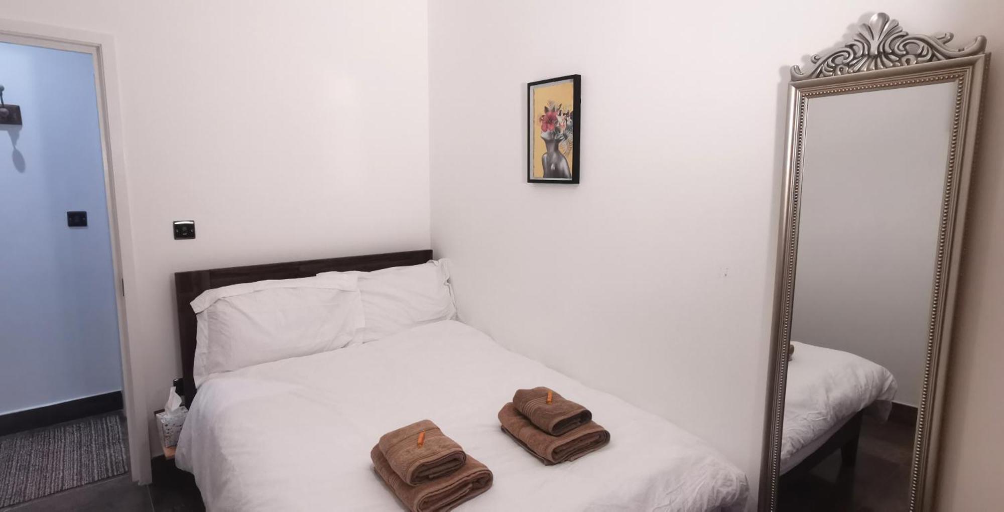 Beautiful London Home Sleeps 6, 2 Minutes To Metro Exterior photo